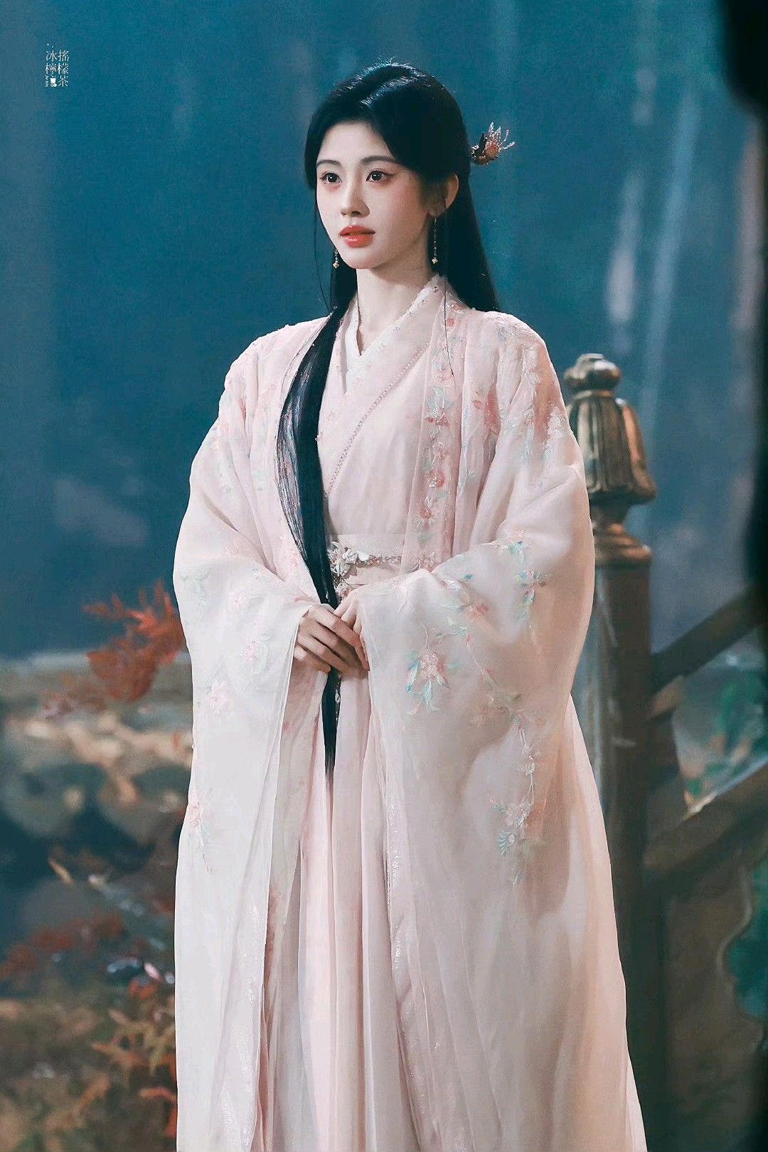 The Enchanting Beauty of Xi Shi in a Dragon-Embroidered Cheongsam:A Tale of Splendid Elegance The Enchanting Beauty of Xi Shi in a Dragon-Embroidered Cheongsam:A Tale of Splendid Elegance