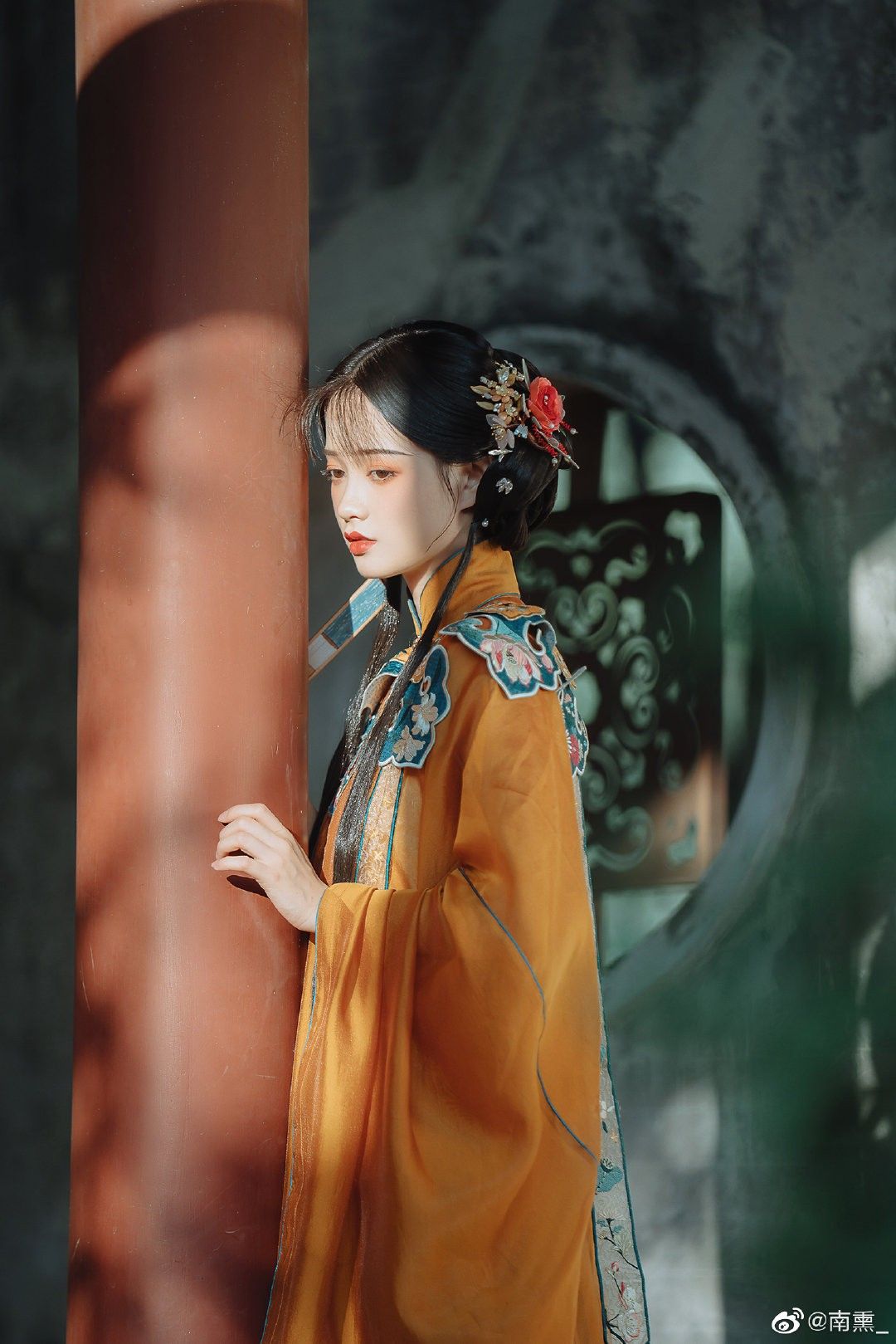 Embracing the Elegance of Cheongsam-Style Blouses Embracing the Elegance of Cheongsam-Style Blouses