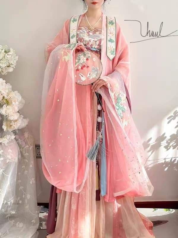A Tale of Cultural Elegance:The Evolution of Girls Hanfu Dress for Performances A Tale of Cultural Elegance:The Evolution of Girls Hanfu Dress for Performances