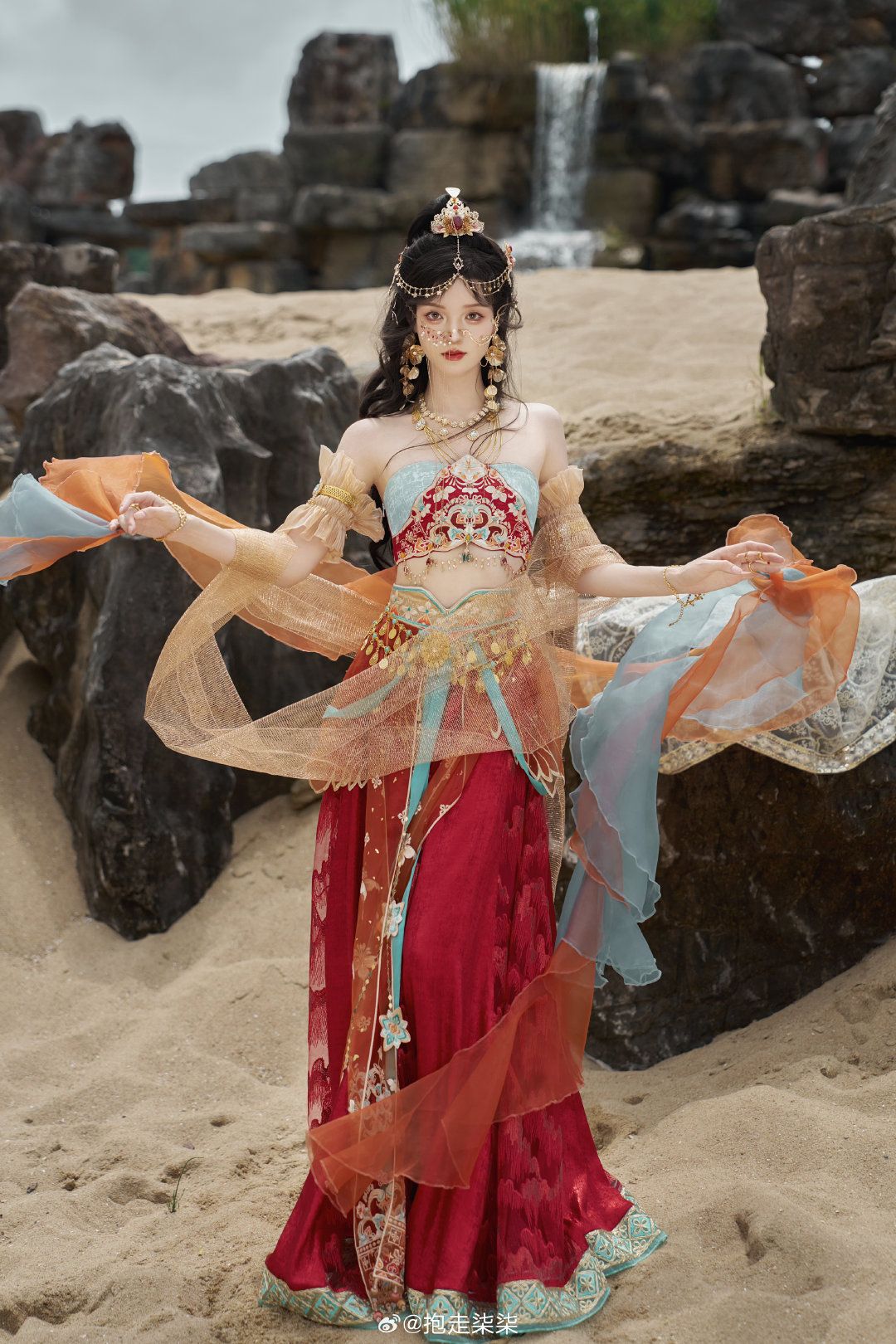 Elegant Girlhood:The Rise of Traditional Chinese Hanfu Fashion for Young Girls Elegant Girlhood:The Rise of Traditional Chinese Hanfu Fashion for Young Girls