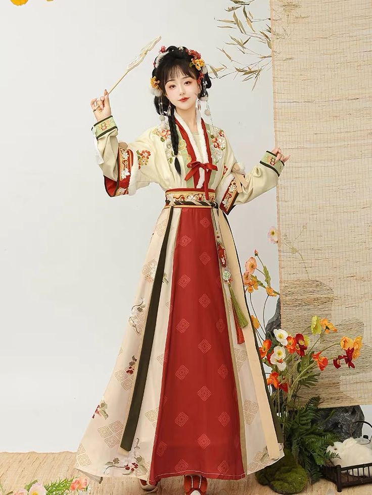 The Golden Embroidery of the Horseface Skirt:A Traditional Craftsmanship The Golden Embroidery of the Horseface Skirt:A Traditional Craftsmanship