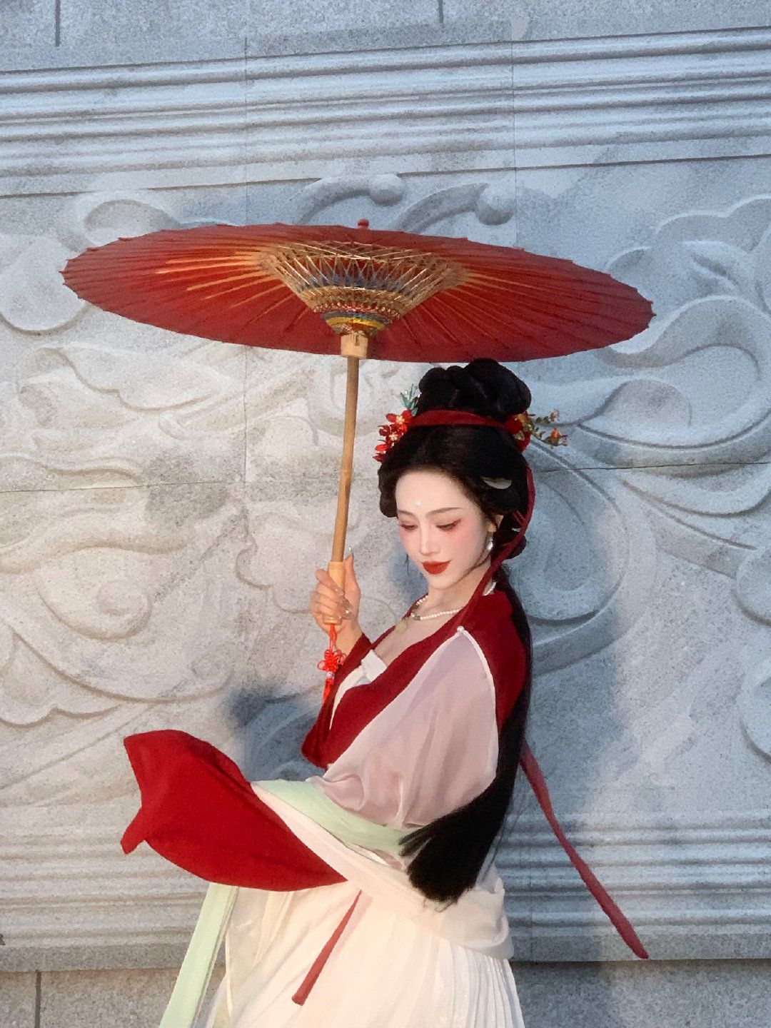 The Journey of a Primary School Girl into the World of Hanfu 汉服) The Journey of a Primary School Girl into the World of Hanfu 汉服)