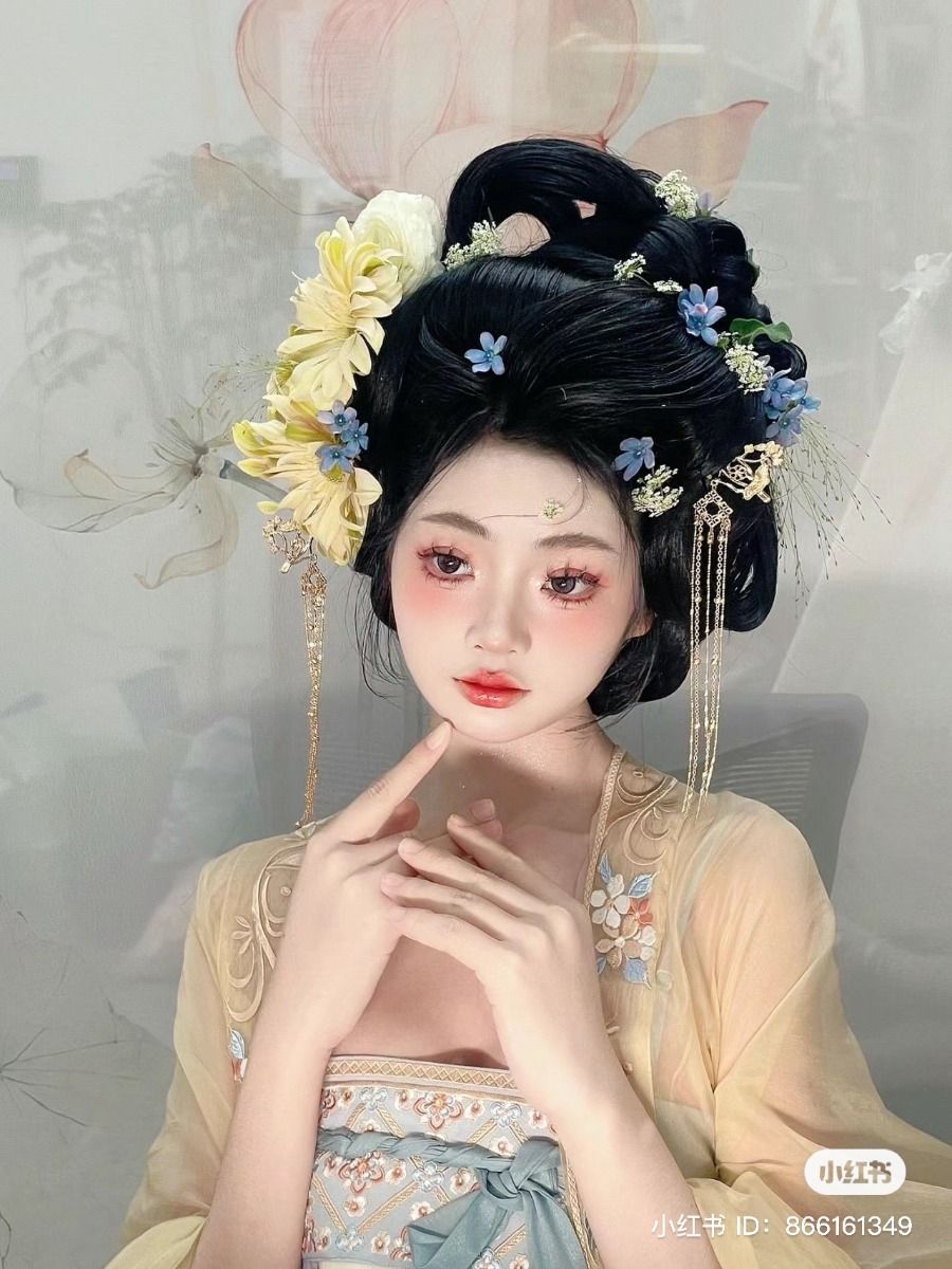 The Enchanting World of Zhongling Pavilions Hanfu Fashion The Enchanting World of Zhongling Pavilions Hanfu Fashion
