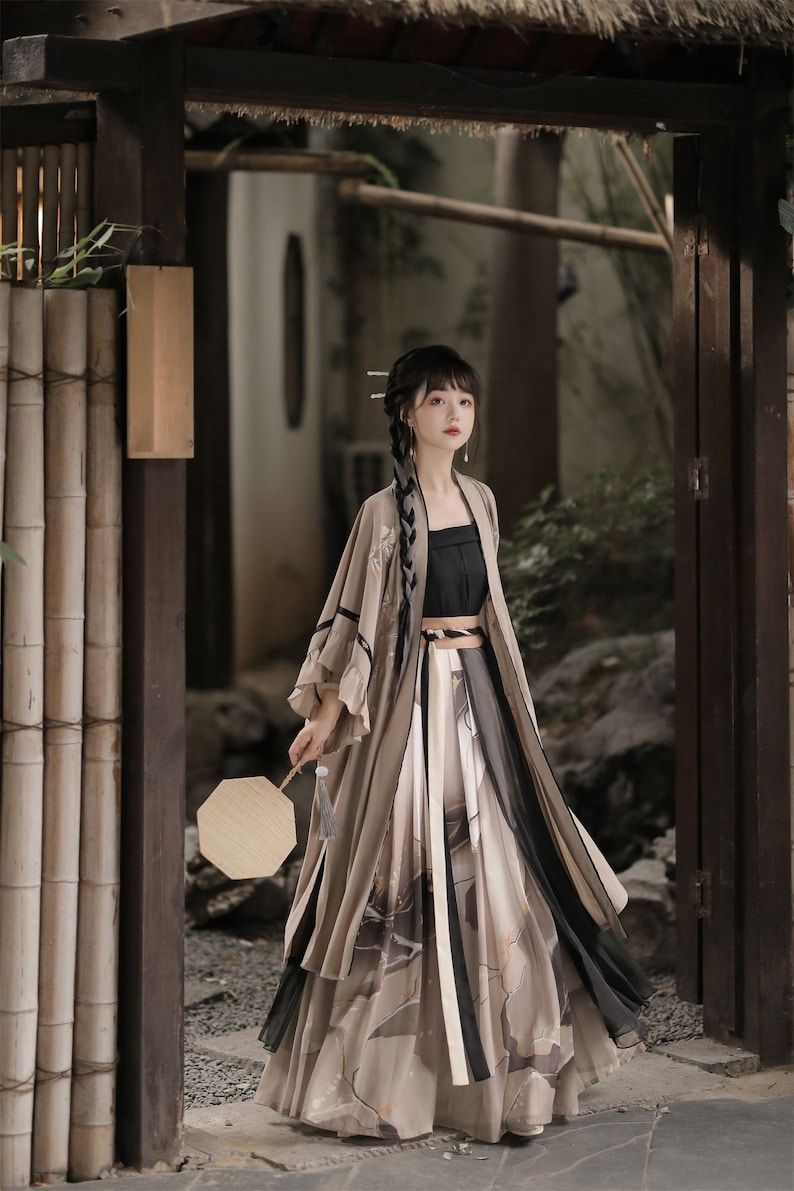 The Revival of Ming-Style Hanfu:The Subtle Charm of Ming-Era Complement Clothing The Revival of Ming-Style Hanfu:The Subtle Charm of Ming-Era Complement Clothing