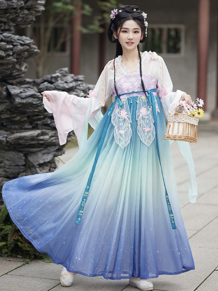 Reimagining Traditional Hanfu:Modernizing Chinese Heritage Through Fashion Reforms Reimagining Traditional Hanfu:Modernizing Chinese Heritage Through Fashion Reforms