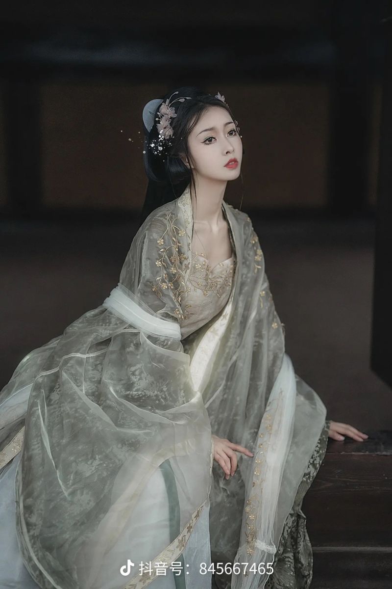 Elegant Ladys Cheongsam Two-Piece Set:A Premier Fashion Statement Elegant Ladys Cheongsam Two-Piece Set:A Premier Fashion Statement