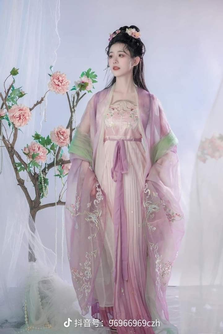 The Enchantment of Pearl Necklace Cheongsam:A Tale of Elegance and Tradition The Enchantment of Pearl Necklace Cheongsam:A Tale of Elegance and Tradition