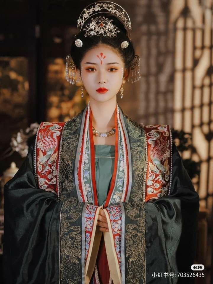 The Elegance of Cheongsam:A Closer Look at the Blouse The Elegance of Cheongsam:A Closer Look at the Blouse