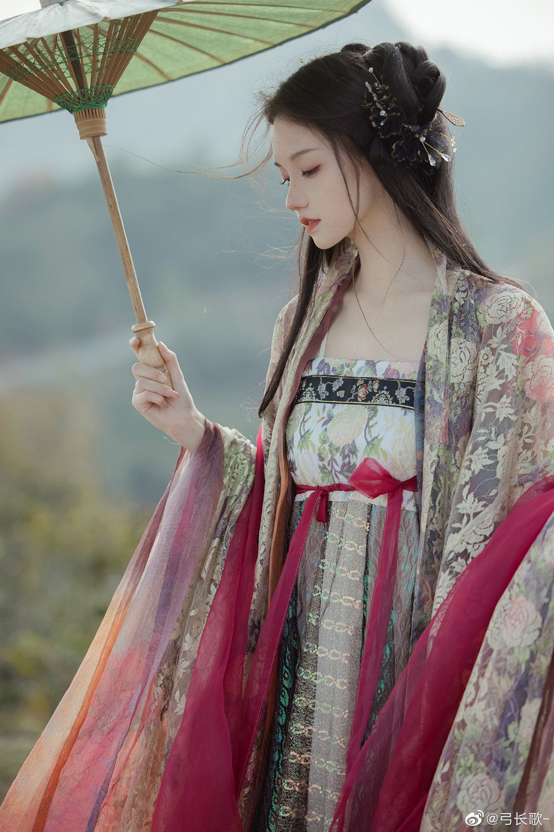 The 6-Year-Old Hanfu Girl:Embracing Traditional Beauty in Modern Times The 6-Year-Old Hanfu Girl:Embracing Traditional Beauty in Modern Times