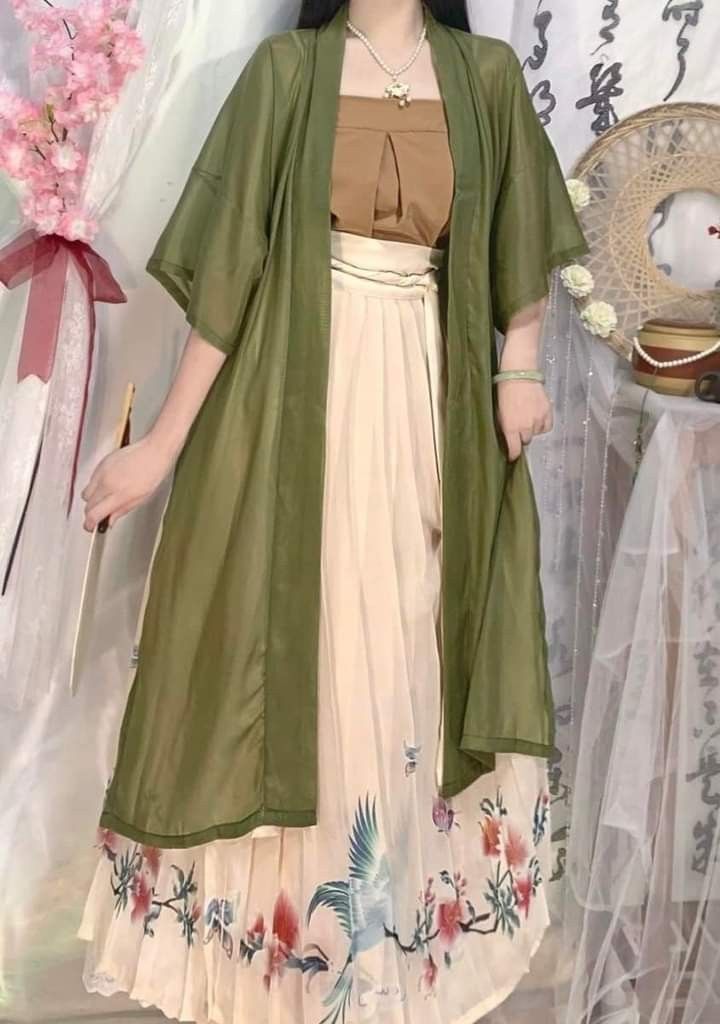 The Ritual of Engagement:Qipao and Toast-Wearing in Chinese Traditional Weddings The Ritual of Engagement:Qipao and Toast-Wearing in Chinese Traditional Weddings