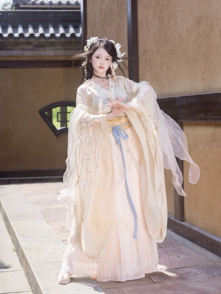 Traditional Cheongsam-Style Short-Sleeve Blouse with Collar,Made of Cotton and Linen Traditional Cheongsam-Style Short-Sleeve Blouse with Collar,Made of Cotton and Linen