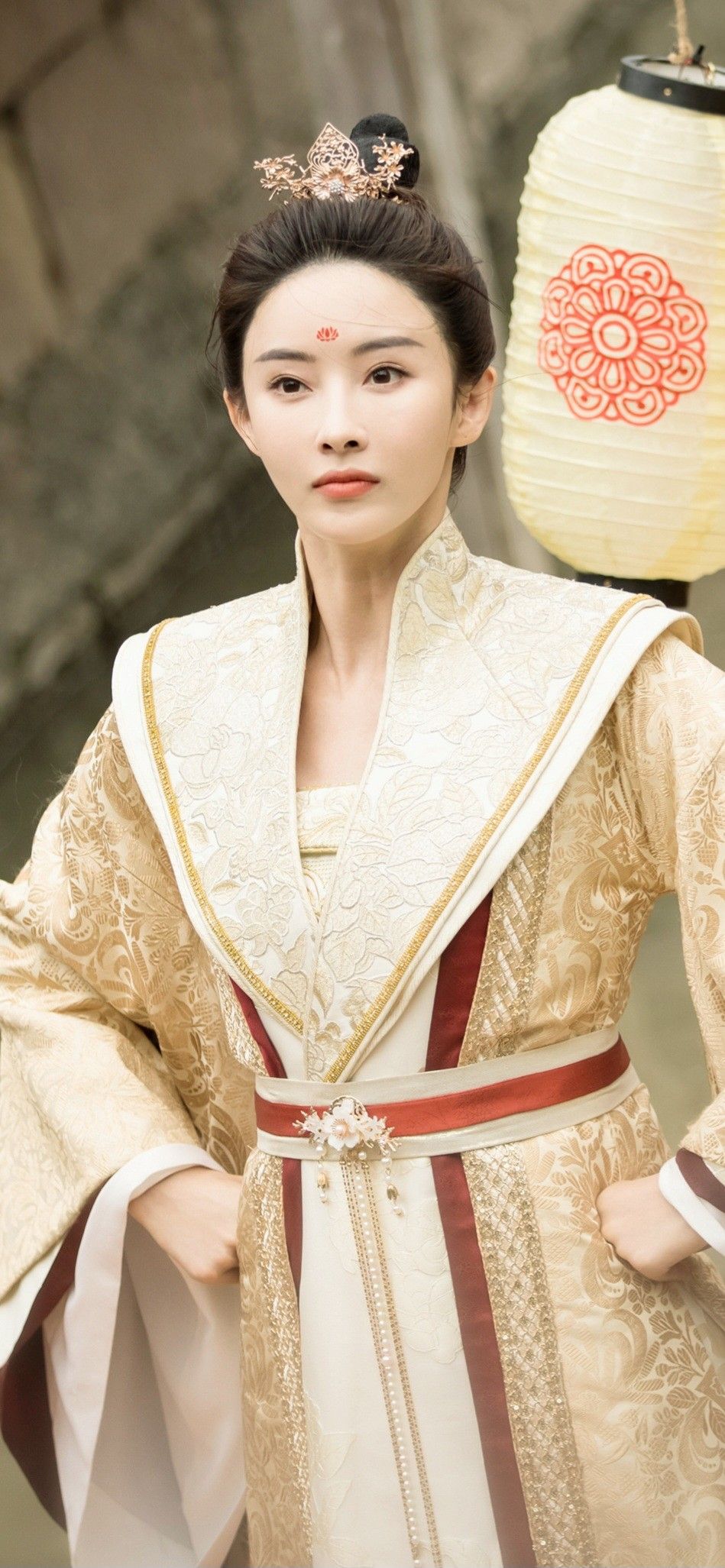 The Splendor of Traditional Accessories in Hanfu Style:A Closer Look at the Elegant妆銮 of Daqiao