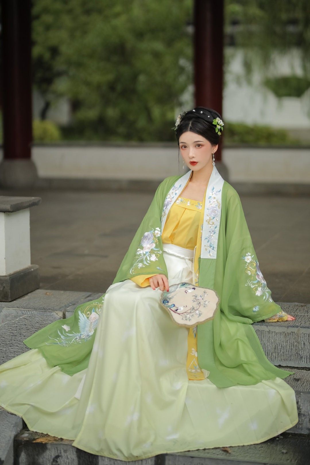 The Chic Cheongsam:Embracing a Feminine Elegance for a Youthful Glow The Chic Cheongsam:Embracing a Feminine Elegance for a Youthful Glow