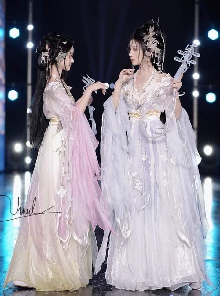 Traditional Childrens Hanfu Costumes:A Glimpse into the World of Long-sleeved Ancient童装汉服女装 Traditional Childrens Hanfu Costumes:A Glimpse into the World of Long-sleeved Ancient童装汉服女装