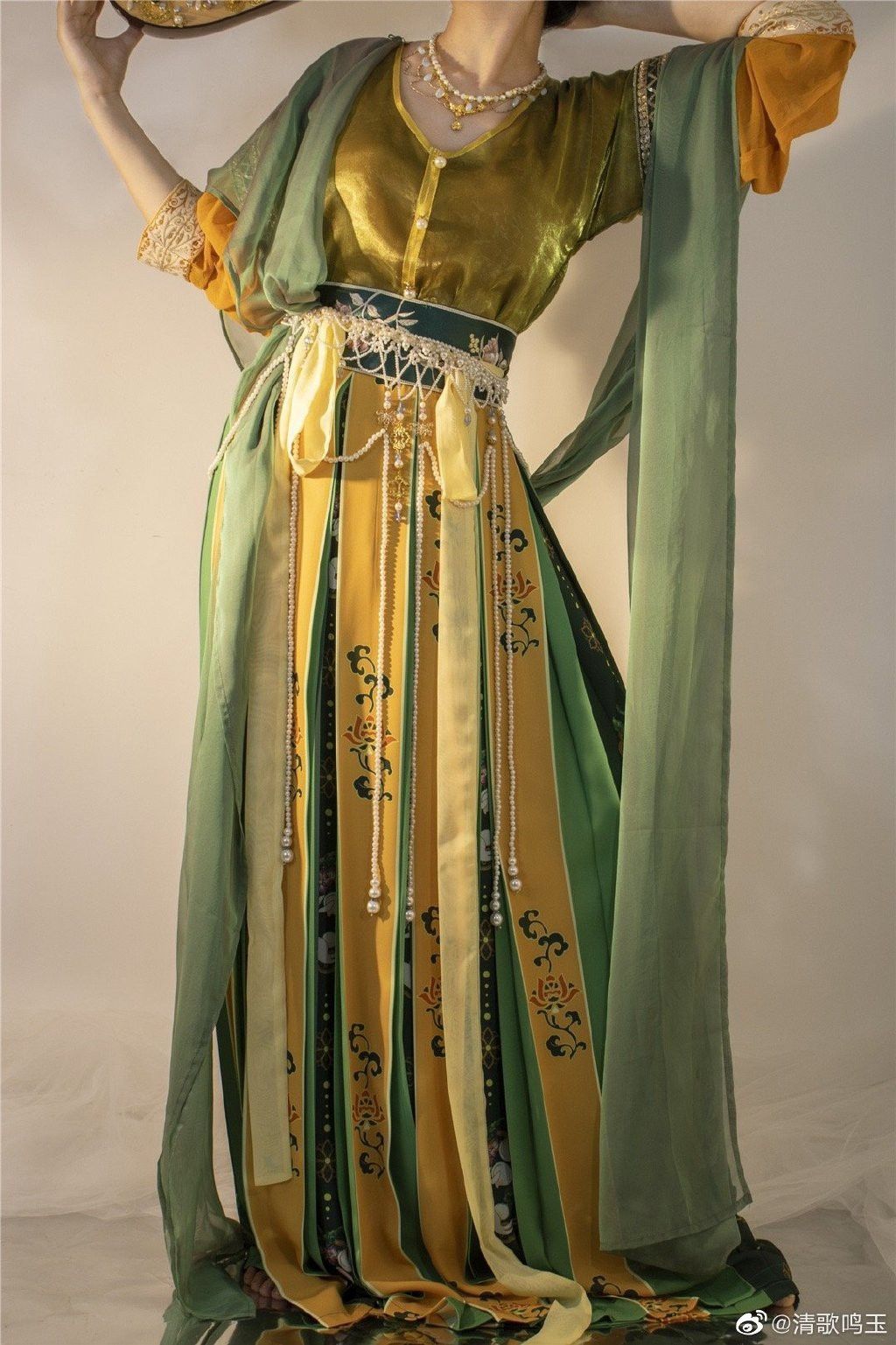 Winter Fashion for Curvier Women:Stylish Hanfu Costumes for a Slimming Look Winter Fashion for Curvier Women:Stylish Hanfu Costumes for a Slimming Look