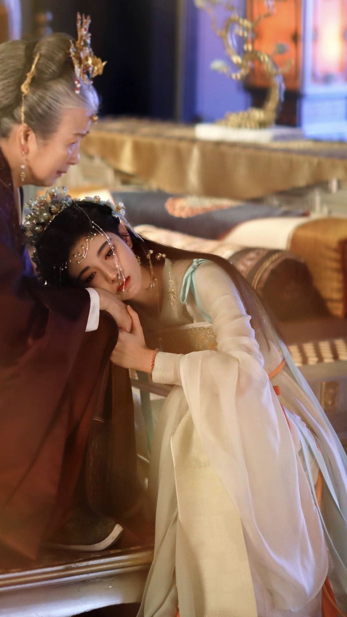 Ancient-Style Girls Hanfu Princess Dress:A Fairy-Like Appearance for Winter and Autumn Ancient-Style Girls Hanfu Princess Dress:A Fairy-Like Appearance for Winter and Autumn