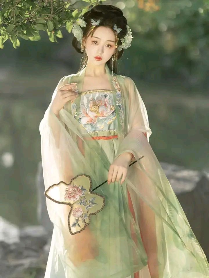 Seductive allure of the Neck-Strapped Cheongsam Seductive allure of the Neck-Strapped Cheongsam