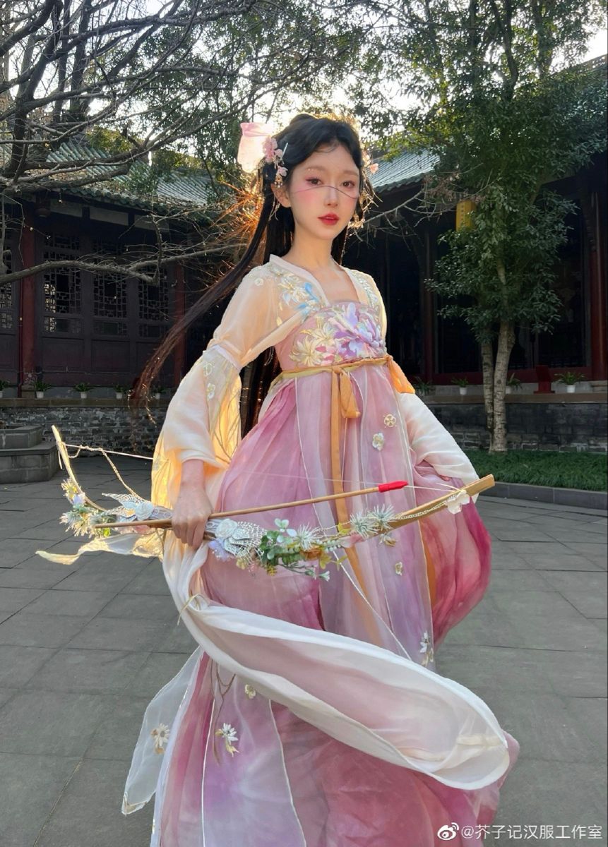 The Rise of Hanfu Costumes and the Tang Dynastys Wigs:A Blend of Tradition and Modernity The Rise of Hanfu Costumes and the Tang Dynastys Wigs:A Blend of Tradition and Modernity