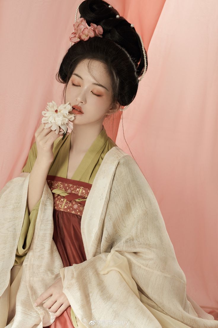 Plump Child in Summer Hanfu Fashion:A Tale of Comfort and Style Plump Child in Summer Hanfu Fashion:A Tale of Comfort and Style