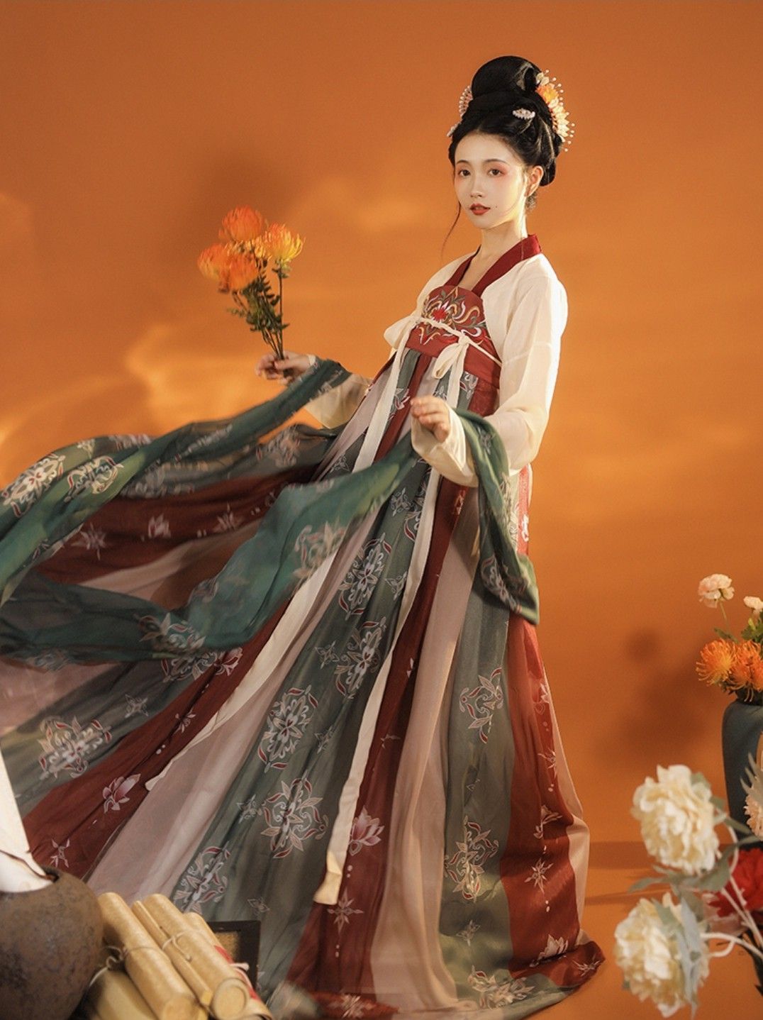 Embracing Traditional Elegance:The Charm of a Two-Piece Halter-Style Cheongsam Set Embracing Traditional Elegance:The Charm of a Two-Piece Halter-Style Cheongsam Set