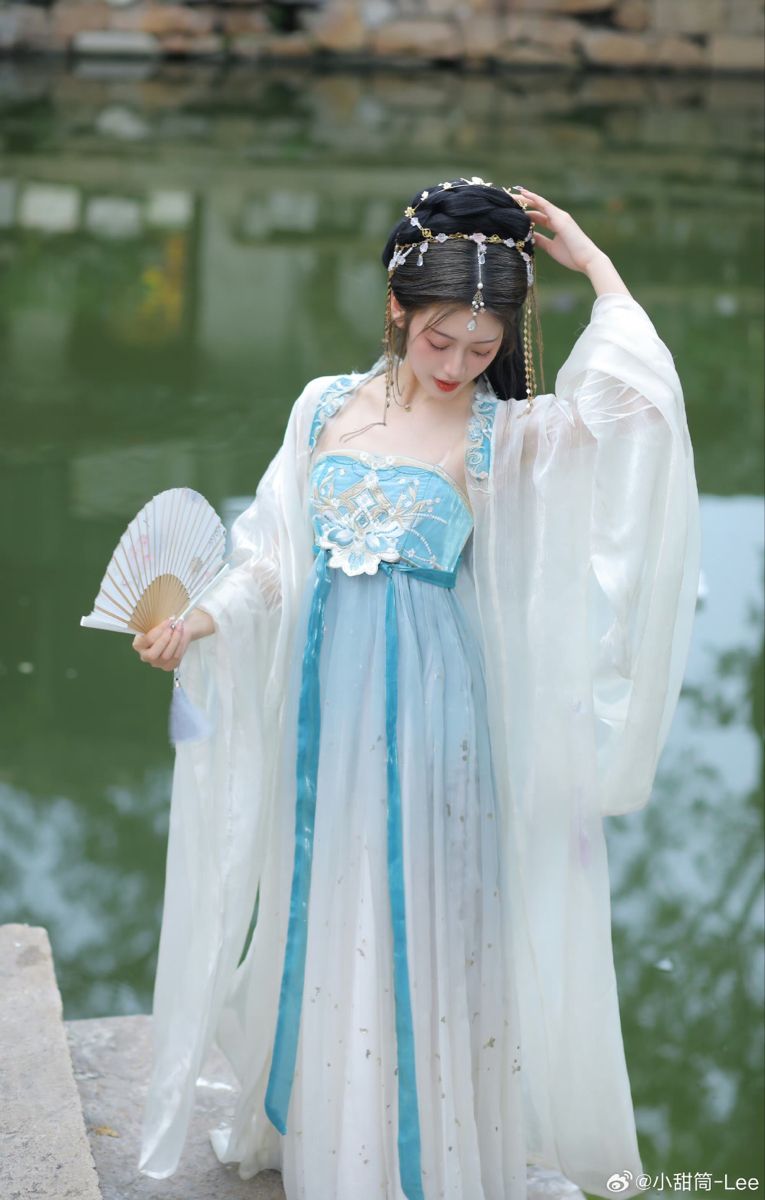Changes Robes:Exploring the Ancient Beauty of Hanfu Fashion Changes Robes:Exploring the Ancient Beauty of Hanfu Fashion