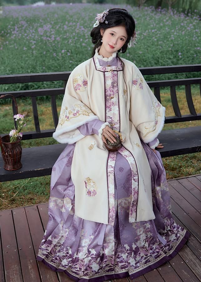 Elegance in Harmony:The Story of Zhenyue Womens Qipao Boutique Elegance in Harmony:The Story of Zhenyue Womens Qipao Boutique