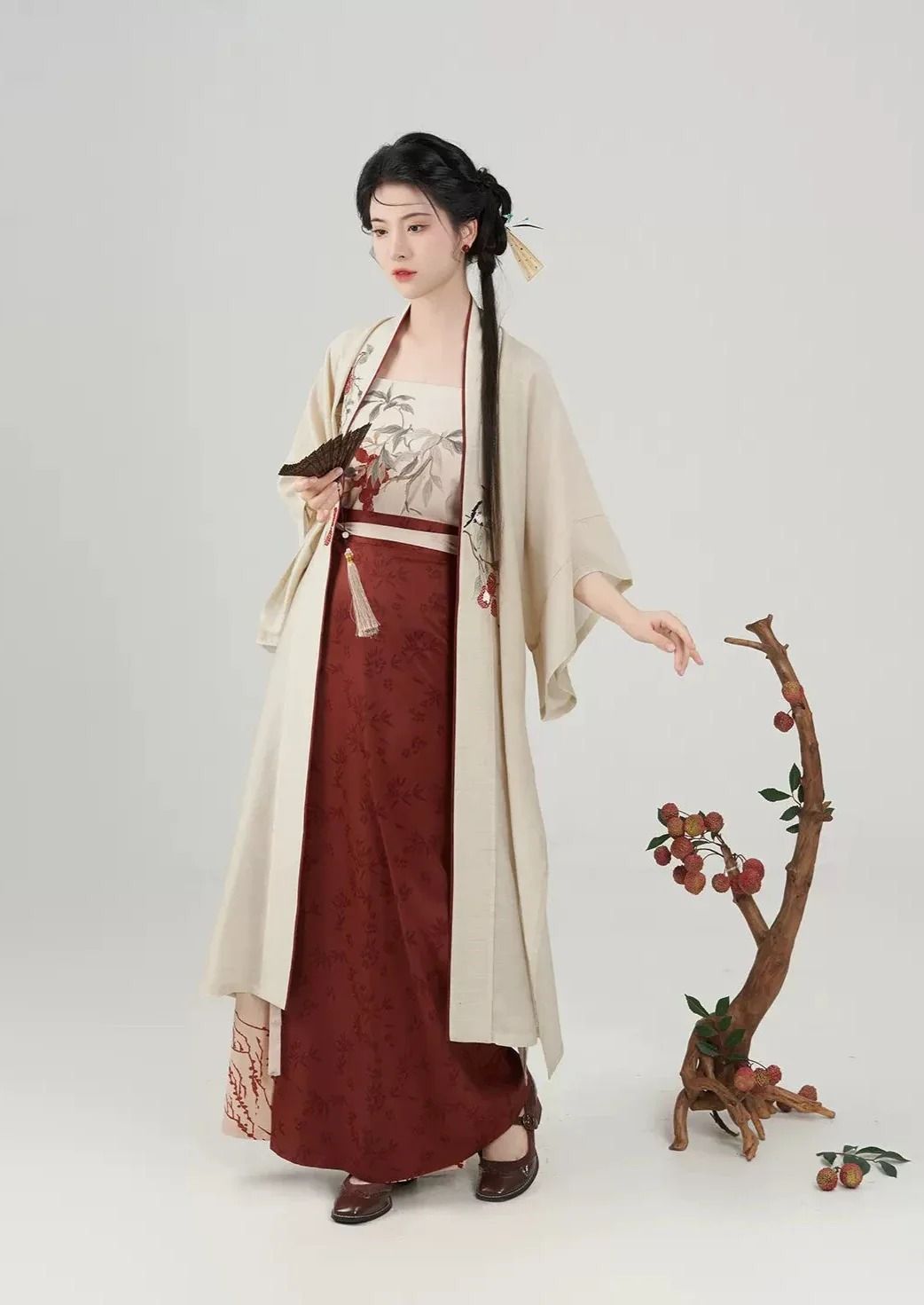 The Revival of Cheongsam:Ethnic and Retro Fashion in Modern Vogue The Revival of Cheongsam:Ethnic and Retro Fashion in Modern Vogue