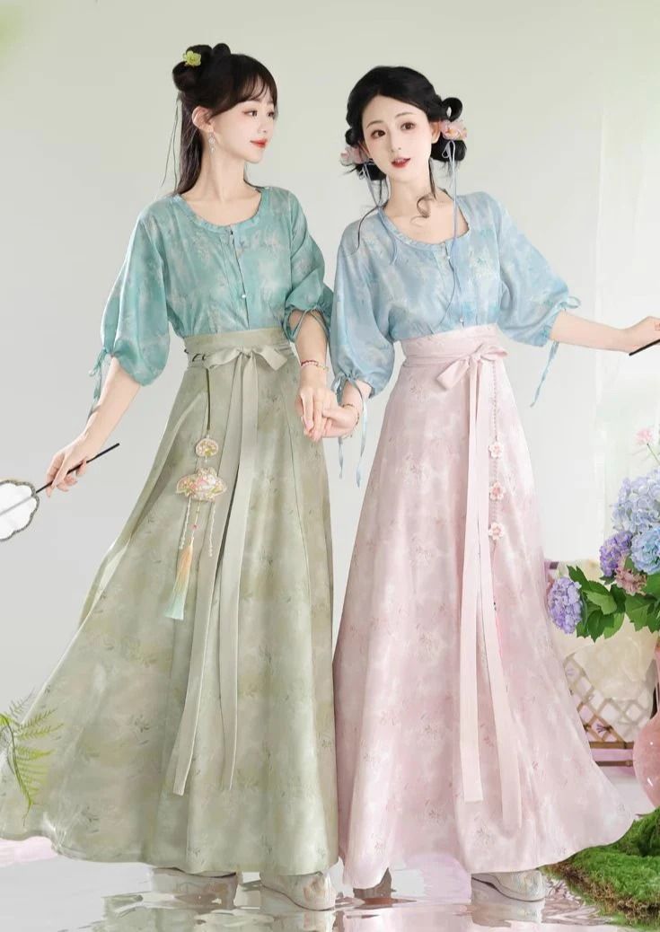Embracing the Elegance of Modern Chinese Cheongsam in Black