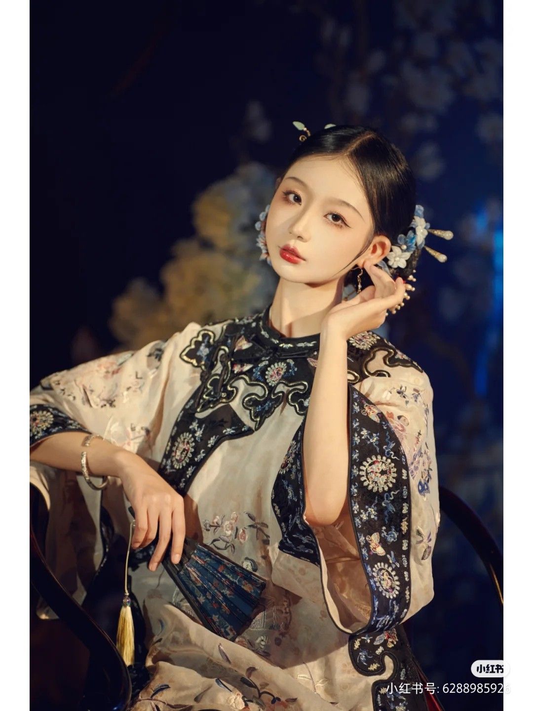 Red Retro Vintage Cheongsam:A Blend of Tradition and Modernity Red Retro Vintage Cheongsam:A Blend of Tradition and Modernity