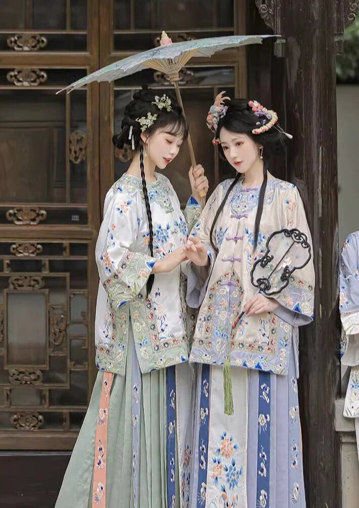Authentic Hanfu Costumes:A Guide to Quality and Style Authentic Hanfu Costumes:A Guide to Quality and Style