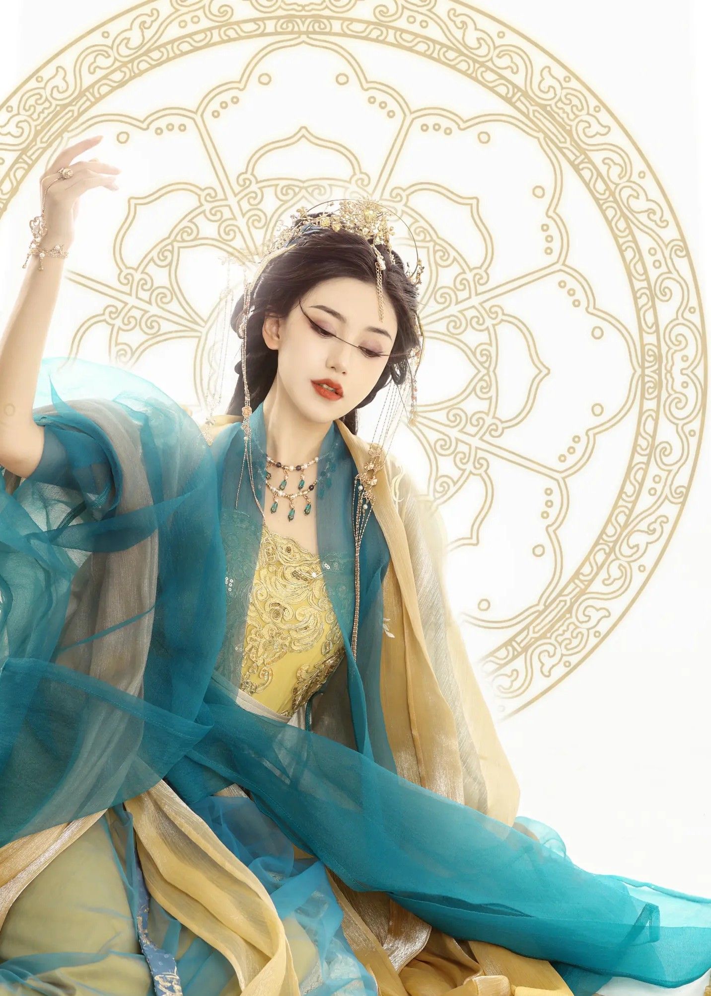 Chichi Peach Peach and Hanfu:A Journey Through Traditional Chinese Fashion Chichi Peach Peach and Hanfu:A Journey Through Traditional Chinese Fashion