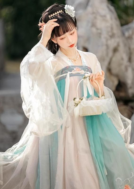 Blind Box Hanfu Girl:The Allure of Traditional Chinese Fashion in Mystery Packaging Blind Box Hanfu Girl:The Allure of Traditional Chinese Fashion in Mystery Packaging