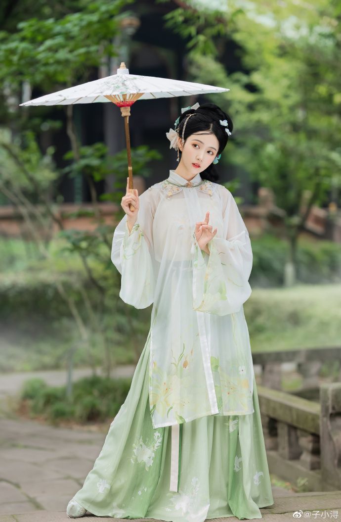 Winter Cotton Cheongsam:A Traditional Elegance in Cold Weather Winter Cotton Cheongsam:A Traditional Elegance in Cold Weather