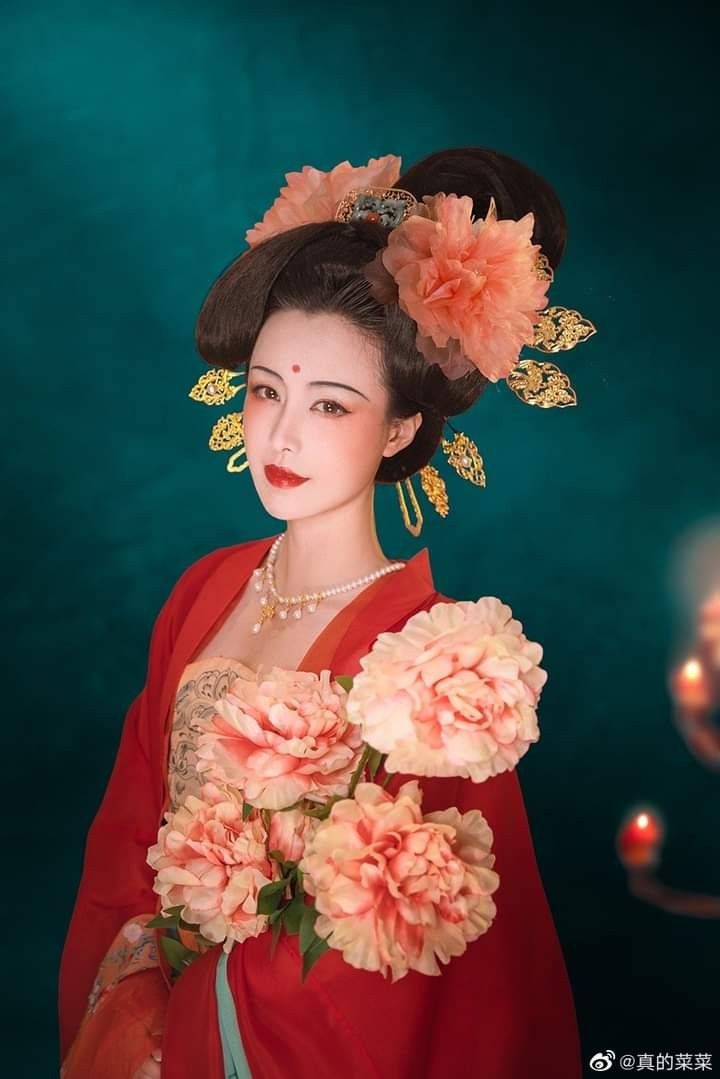 Early Autumn Fashion:The Rise of Neo-Chinese Cheongsam Dress in a Stylish Qipao-Inspired Look Early Autumn Fashion:The Rise of Neo-Chinese Cheongsam Dress in a Stylish Qipao-Inspired Look