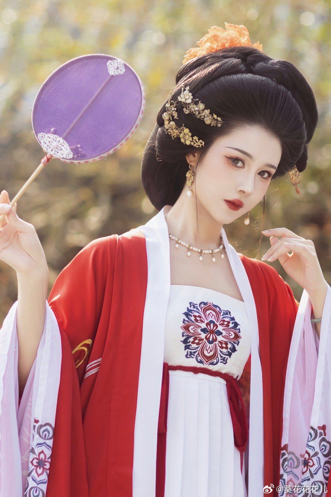 Exploring the World of Shan Hai Jing:The Ethereal Tale of Hanfu and the Gluttonous Taotie Exploring the World of Shan Hai Jing:The Ethereal Tale of Hanfu and the Gluttonous Taotie