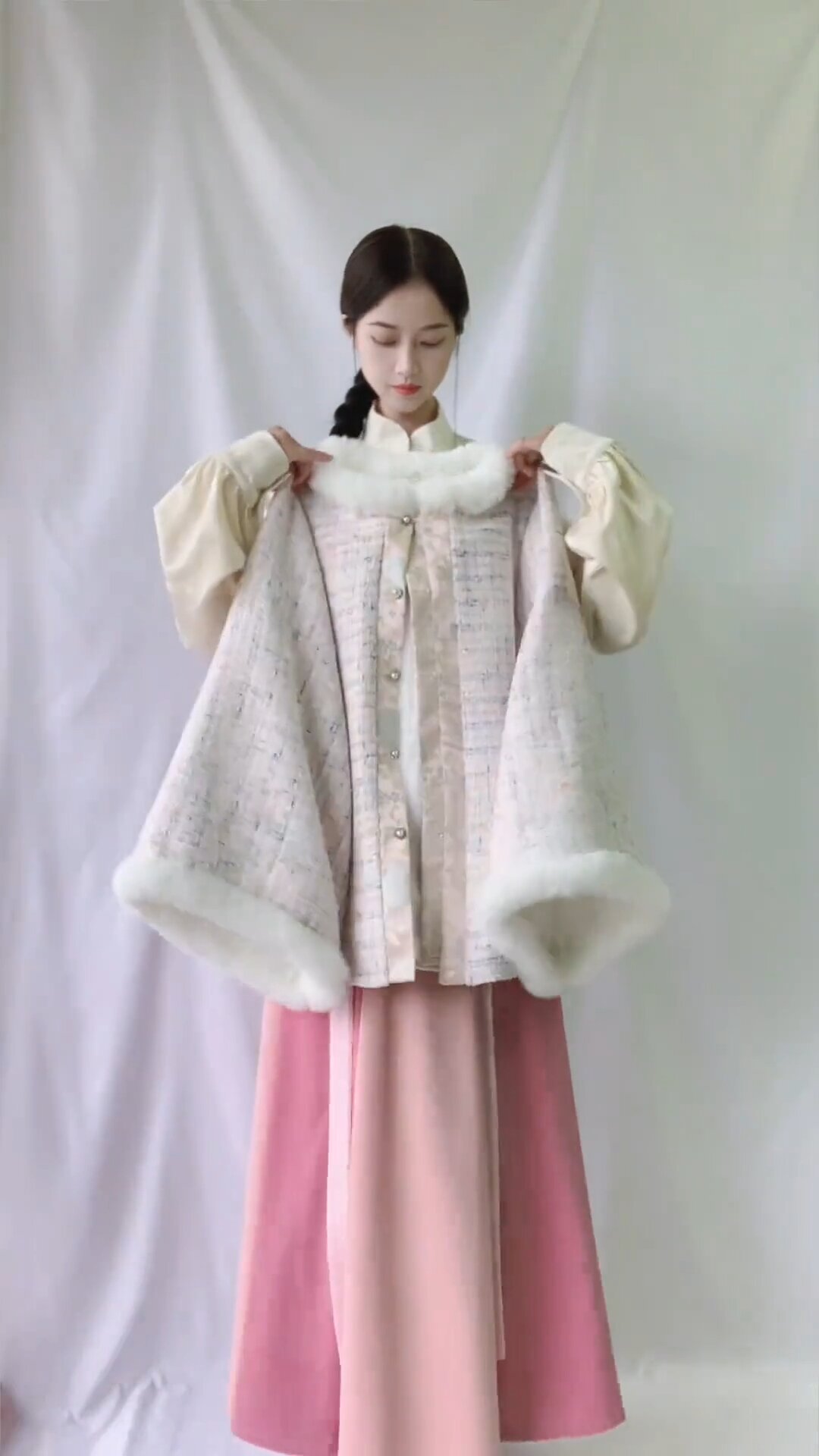 Summer Splendor:The Enchanting Journey of Hanfu Fashion for Fairy-like Women on the Street