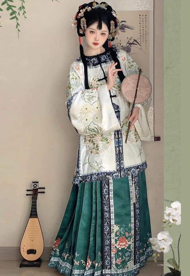 Charming Mini-Sized Qipao:The Allure of Traditional Chinese Fashion Charming Mini-Sized Qipao:The Allure of Traditional Chinese Fashion