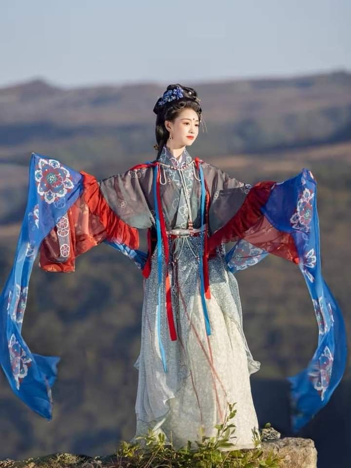 The Splendor of Youth in Traditional Chinese Elegance:Qingzijings Hanfu Gathering The Splendor of Youth in Traditional Chinese Elegance:Qingzijings Hanfu Gathering