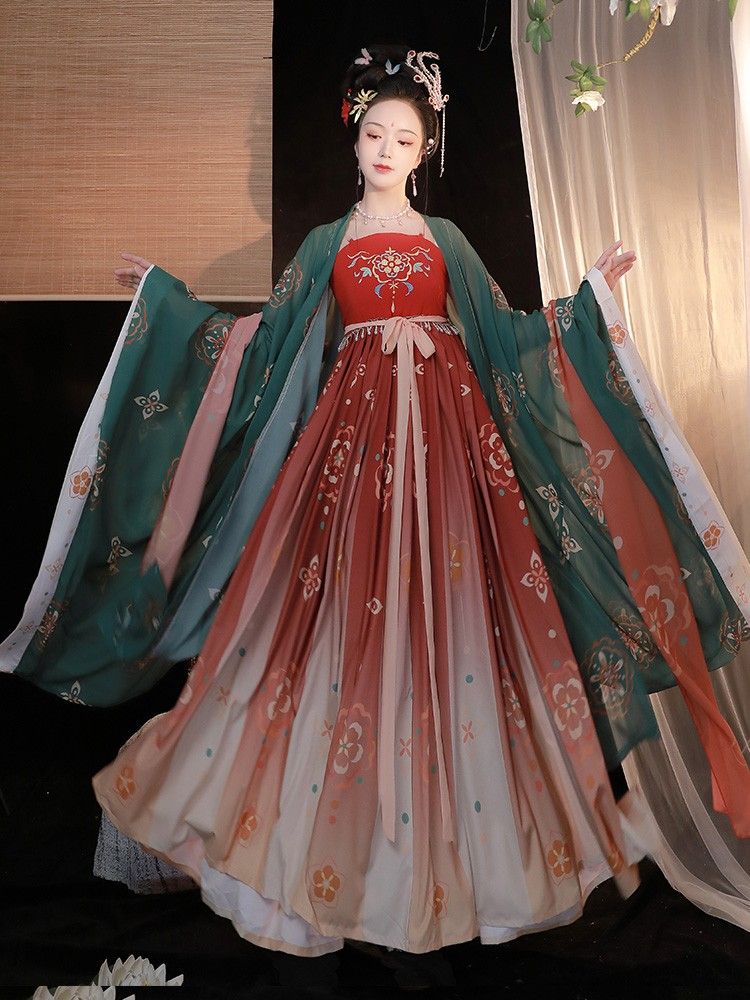 Lotus Pattern Cheongsam:A Blend of Tradition and Elegance Lotus Pattern Cheongsam:A Blend of Tradition and Elegance