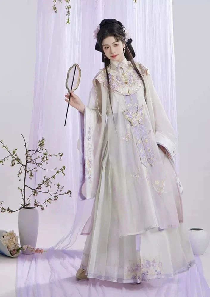 Children in Hanfu Robe Skirts:Preserving Traditional Cultural Heritage Through Fashion Children in Hanfu Robe Skirts:Preserving Traditional Cultural Heritage Through Fashion