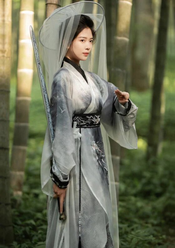 Summer 2023:The Rise of Modern Tang-Style Girls Traditional Chinese Hanfu Fashion Summer 2023:The Rise of Modern Tang-Style Girls Traditional Chinese Hanfu Fashion