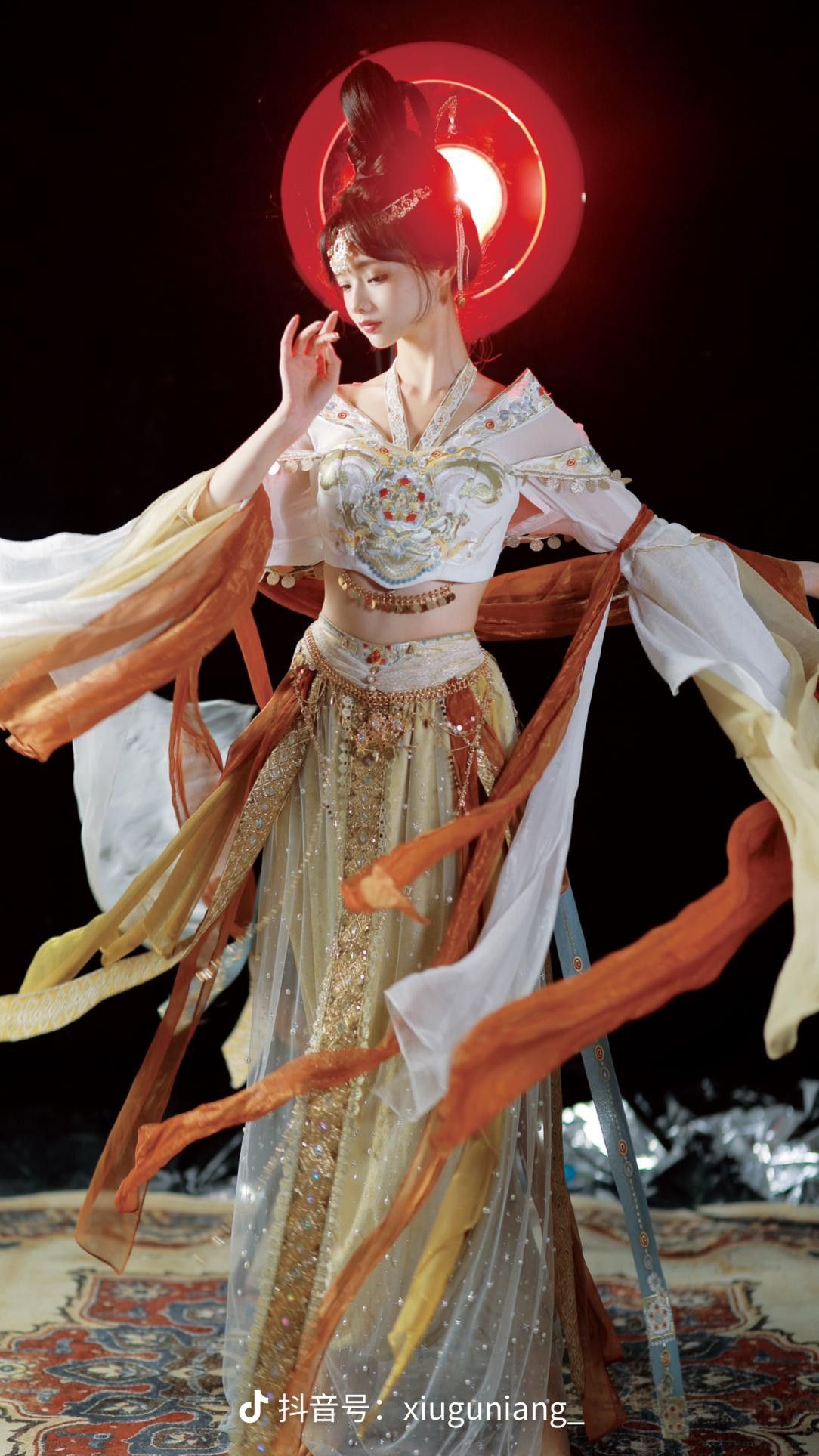 The Dawn of Spring in Jishu Men:A Glimpse into Traditional Chinese Culture through Hanfu Fashion The Dawn of Spring in Jishu Men:A Glimpse into Traditional Chinese Culture through Hanfu Fashion