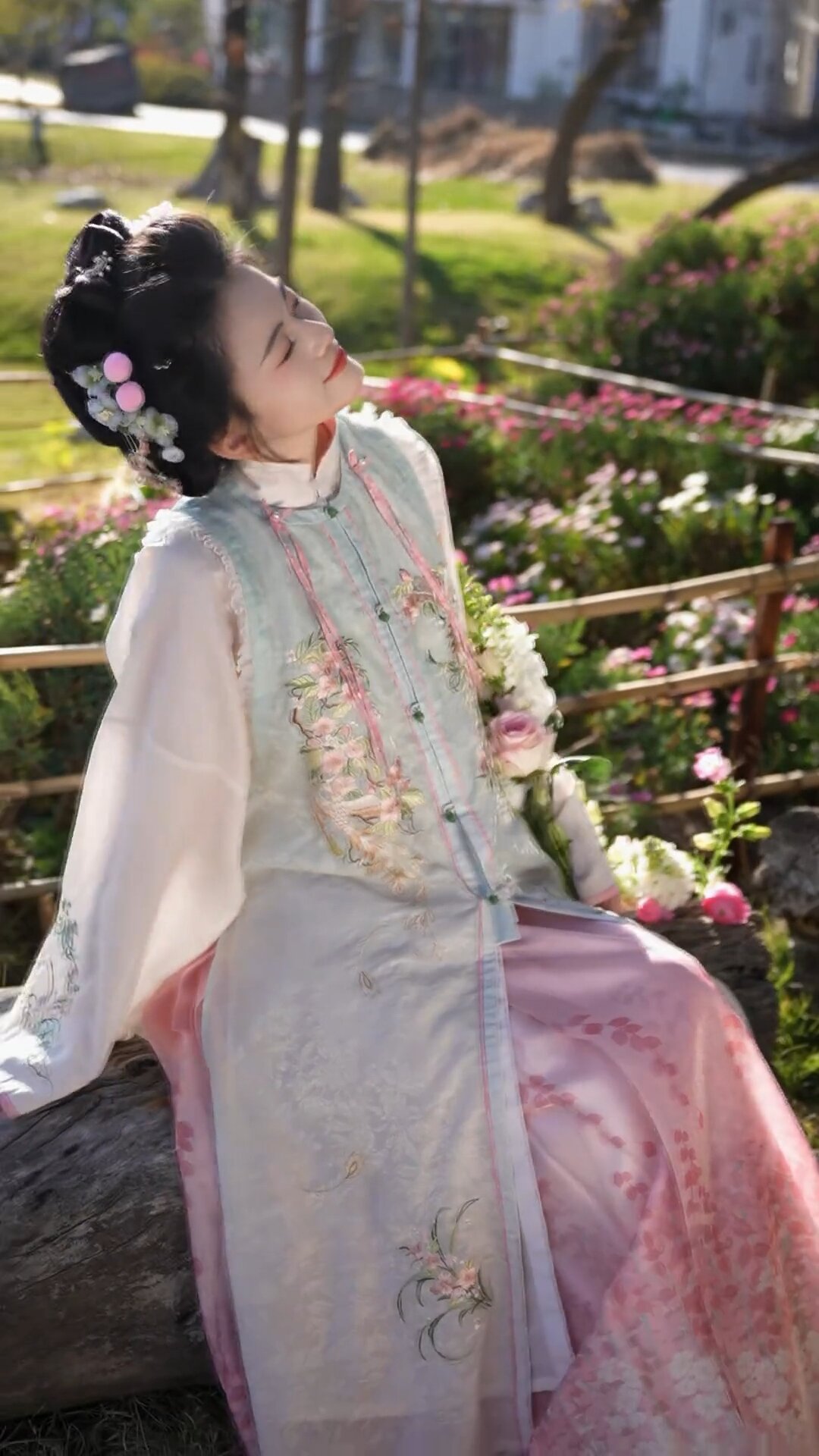 Plus-Size Cheongsam Evolution:Winter Fashion for Curvier Women Plus-Size Cheongsam Evolution:Winter Fashion for Curvier Women