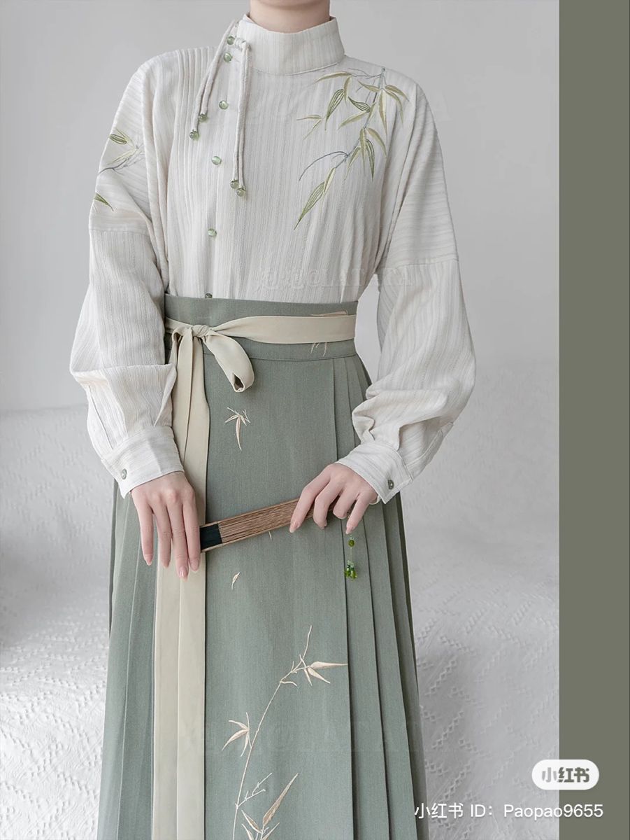 Petite Women in Ancient Hanfu Fashion:The Charm of Miniature Elegance Petite Women in Ancient Hanfu Fashion:The Charm of Miniature Elegance