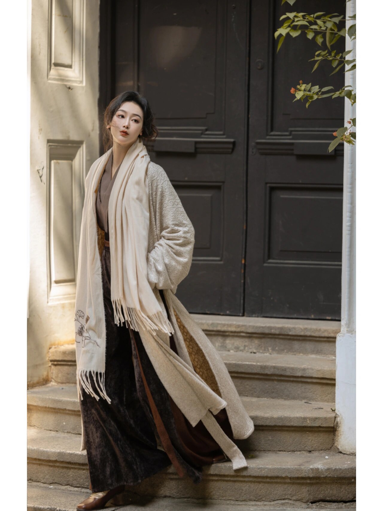 Elegant Miniature:The Revival of the Horseface Skirt in Modern Chinese Style for the Petite Figure