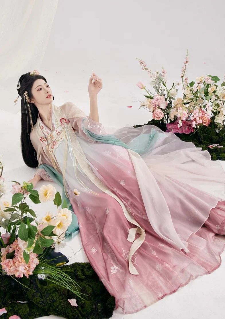 Embracing Modernity in Summer:The Evolution of Qipao as a Fashionable Blouse Embracing Modernity in Summer:The Evolution of Qipao as a Fashionable Blouse