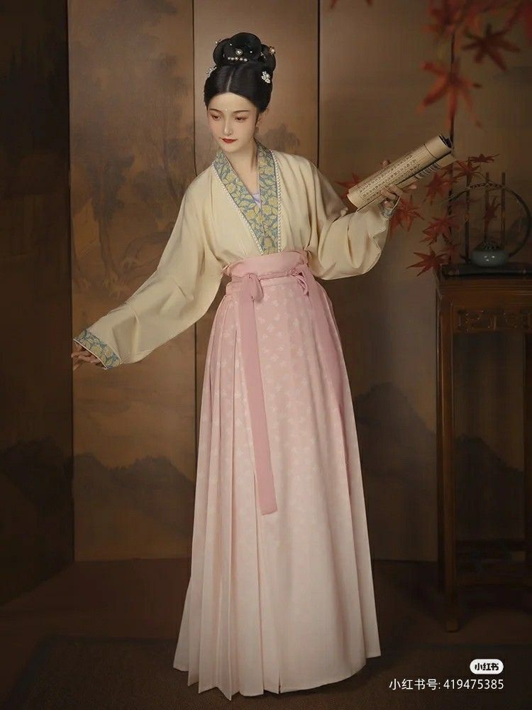 The Rise of Adult Hanfu Fashion for Women:High School Girls Embracing Traditional Chinese Attire The Rise of Adult Hanfu Fashion for Women:High School Girls Embracing Traditional Chinese Attire