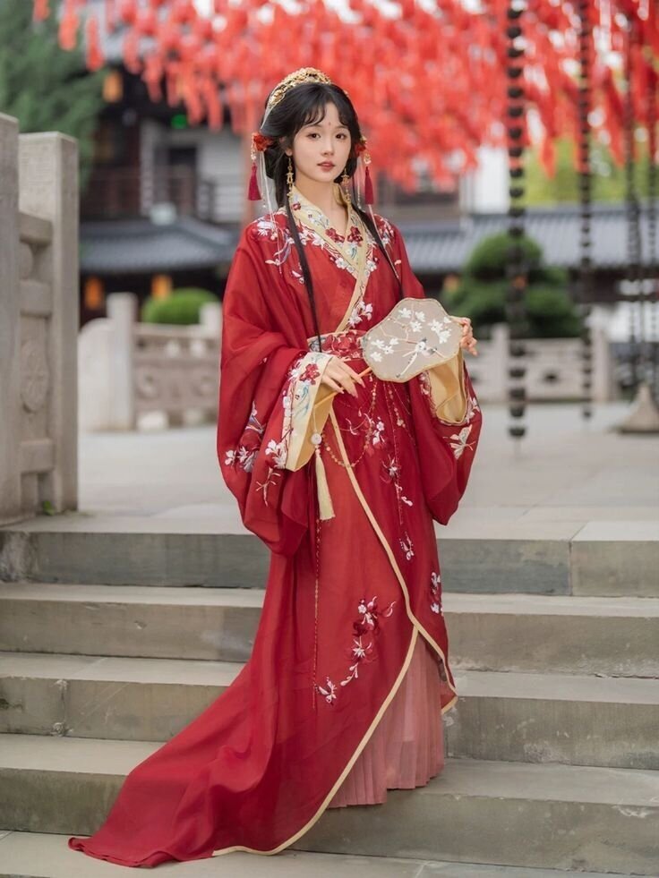A Little Girl in a Different Land:The Enchantment of Hanfu Fashion A Little Girl in a Different Land:The Enchantment of Hanfu Fashion