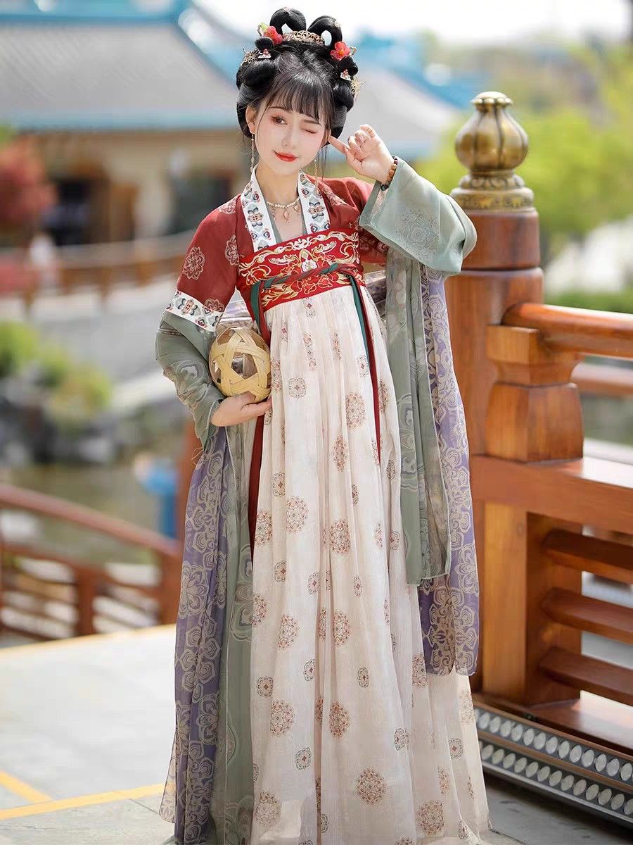 The Enchanting Combination of Mary Jane Shoes and Cheongsam:A Fashionable Fusion The Enchanting Combination of Mary Jane Shoes and Cheongsam:A Fashionable Fusion