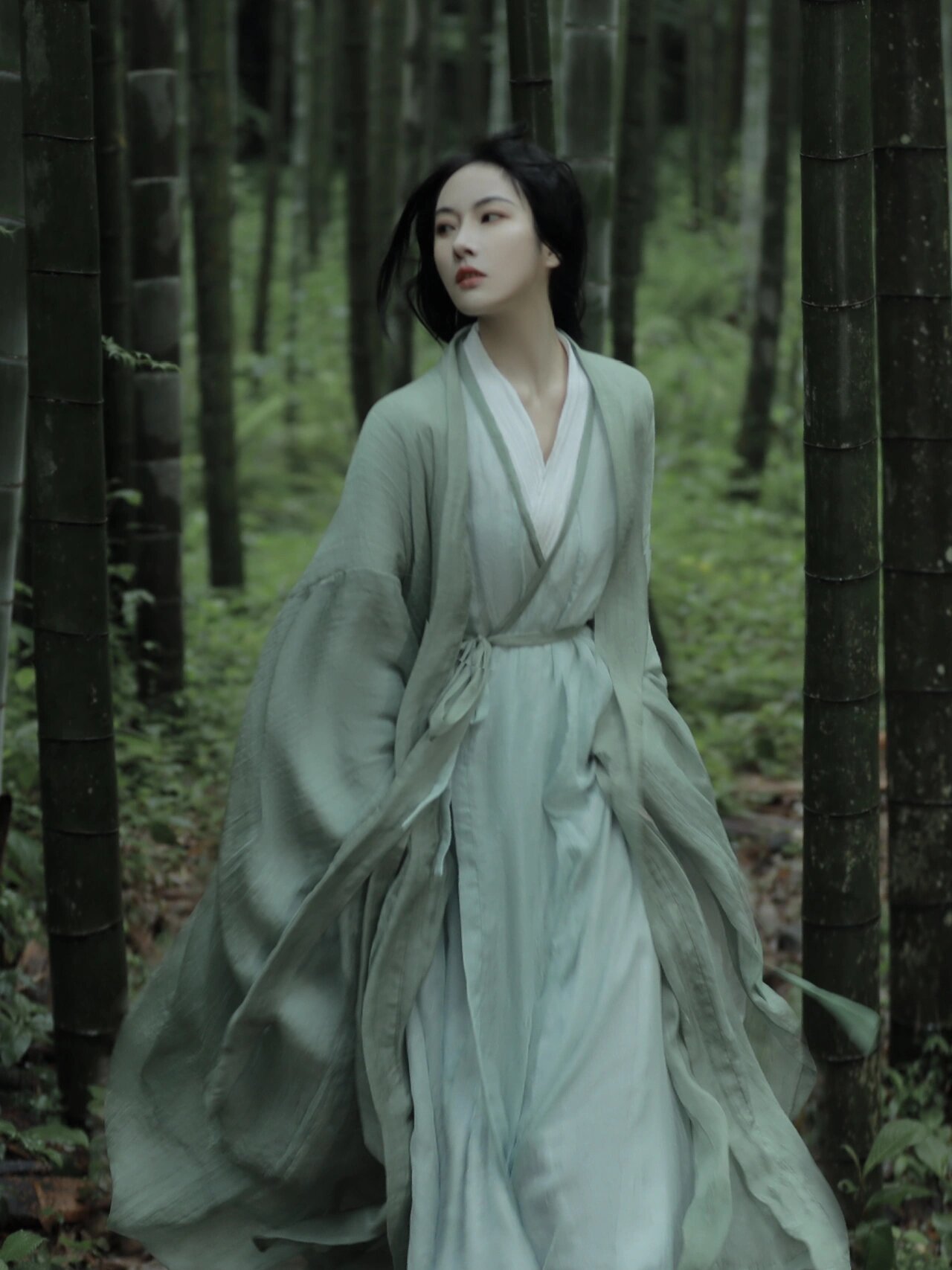 The Classic Charm of Standing Collars and Confronting Plackets in Traditional Hanfu Clothing The Classic Charm of Standing Collars and Confronting Plackets in Traditional Hanfu Clothing